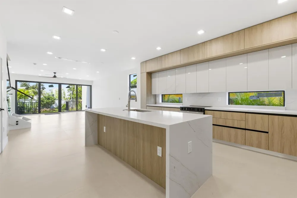 821 SW 1st Street Fort Lauderdale, FL 33312