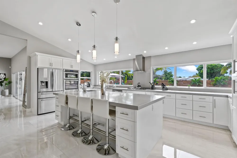 7101 W Lake Drive Lake Clarke Shores, FL 33406