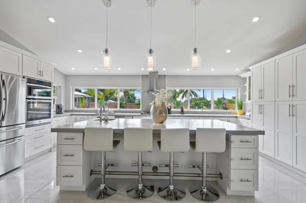 7101 W Lake Drive Lake Clarke Shores, FL 33406