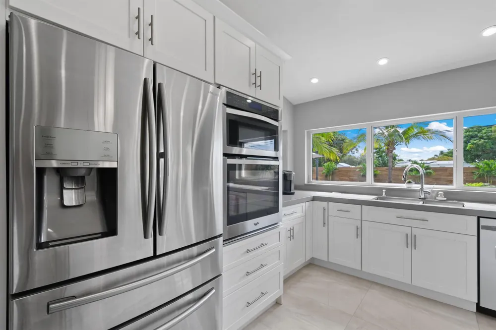 7101 W Lake Drive Lake Clarke Shores, FL 33406