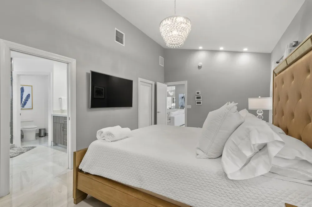 7101 W Lake Drive Lake Clarke Shores, FL 33406