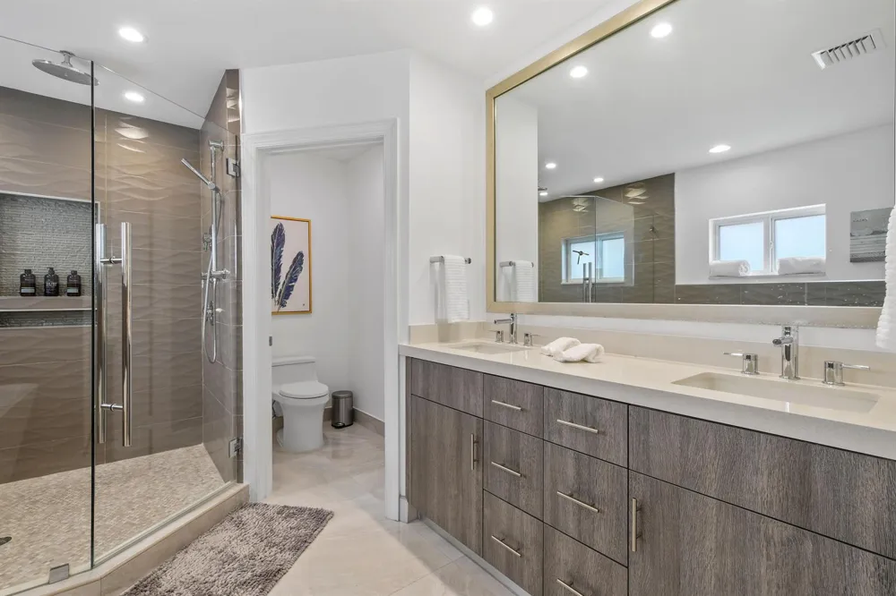 7101 W Lake Drive Lake Clarke Shores, FL 33406