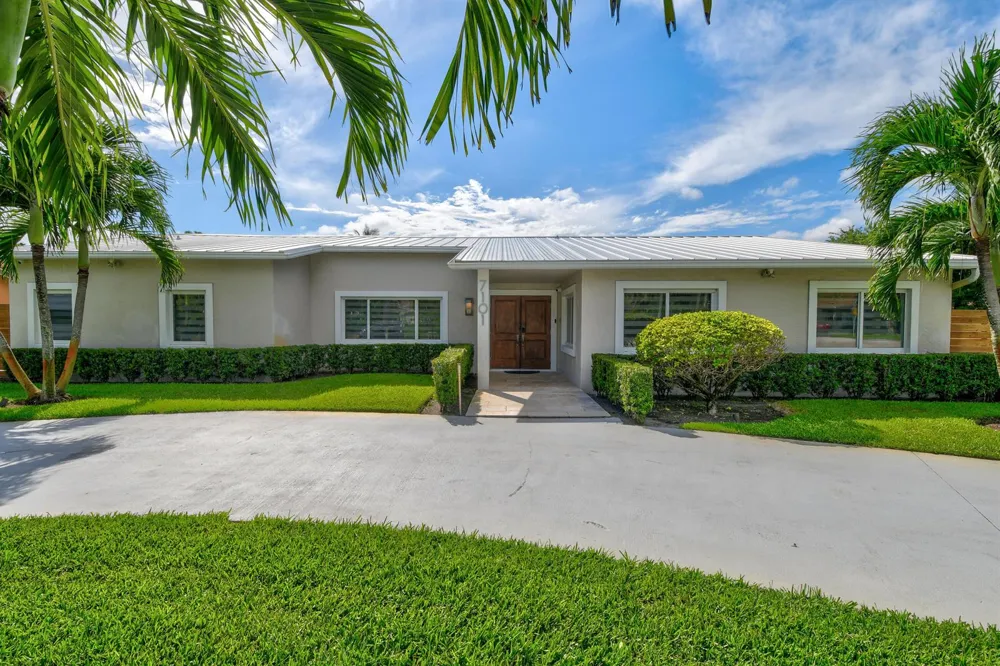 7101 W Lake Drive Lake Clarke Shores, FL 33406