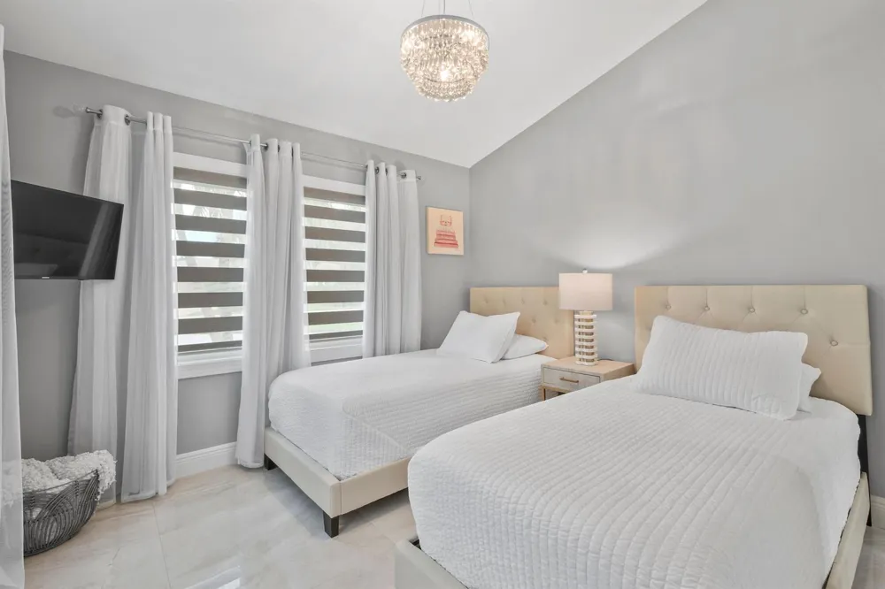7101 W Lake Drive Lake Clarke Shores, FL 33406
