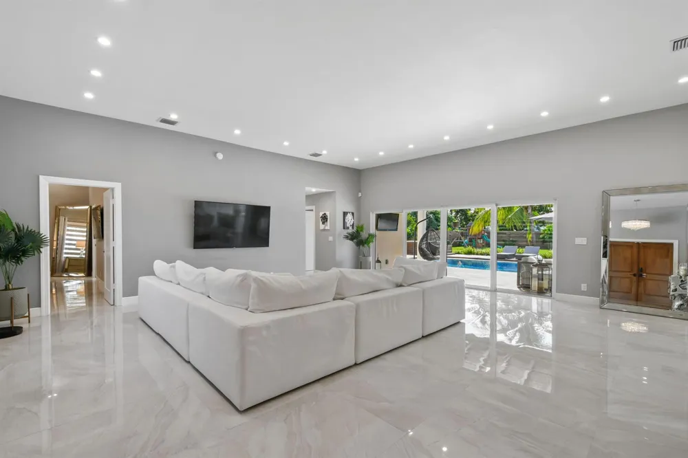 7101 W Lake Drive Lake Clarke Shores, FL 33406