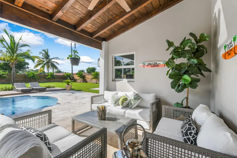 7101 W Lake Drive Lake Clarke Shores, FL 33406