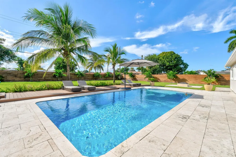 7101 W Lake Drive Lake Clarke Shores, FL 33406