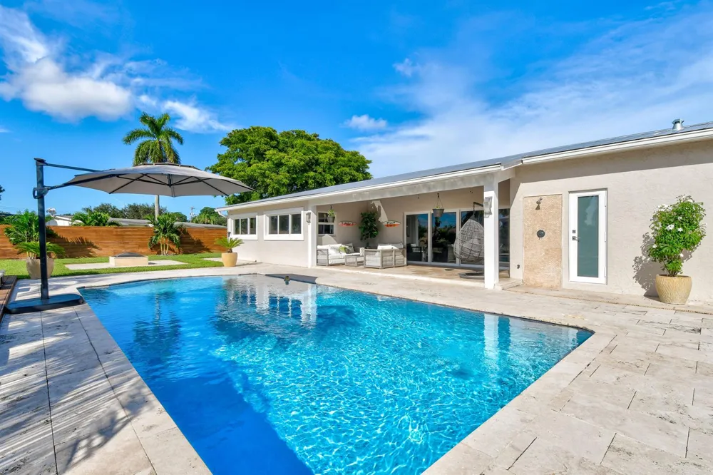 7101 W Lake Drive Lake Clarke Shores, FL 33406