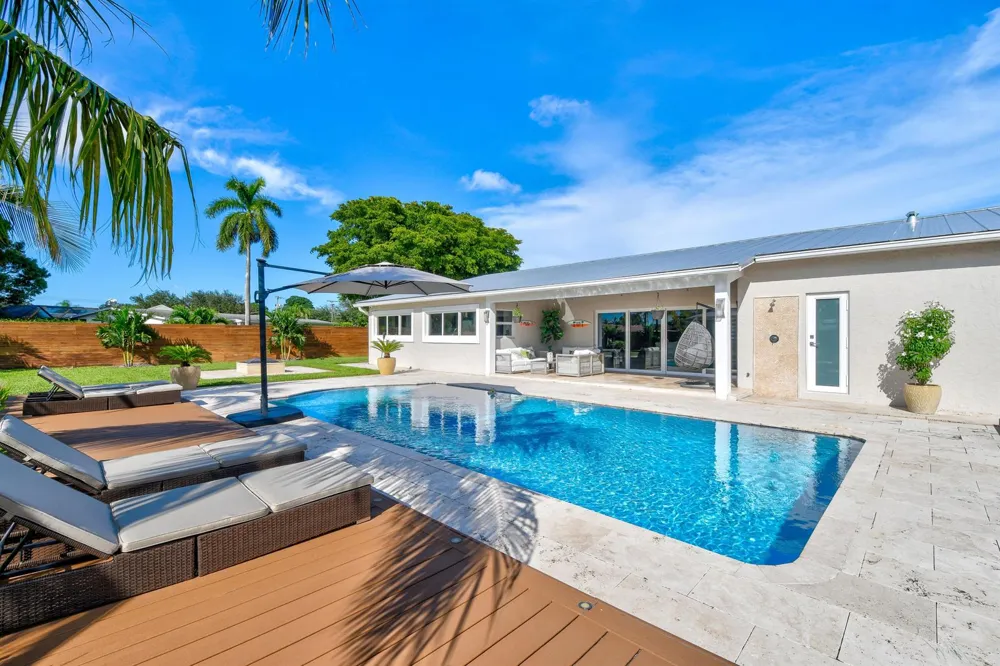 7101 W Lake Drive Lake Clarke Shores, FL 33406