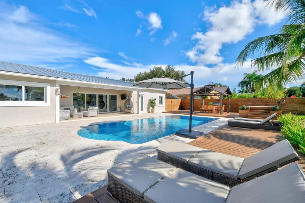 7101 W Lake Drive Lake Clarke Shores, FL 33406