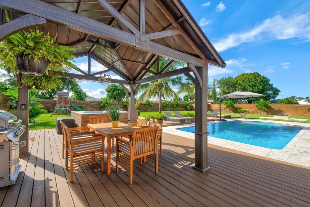7101 W Lake Drive Lake Clarke Shores, FL 33406