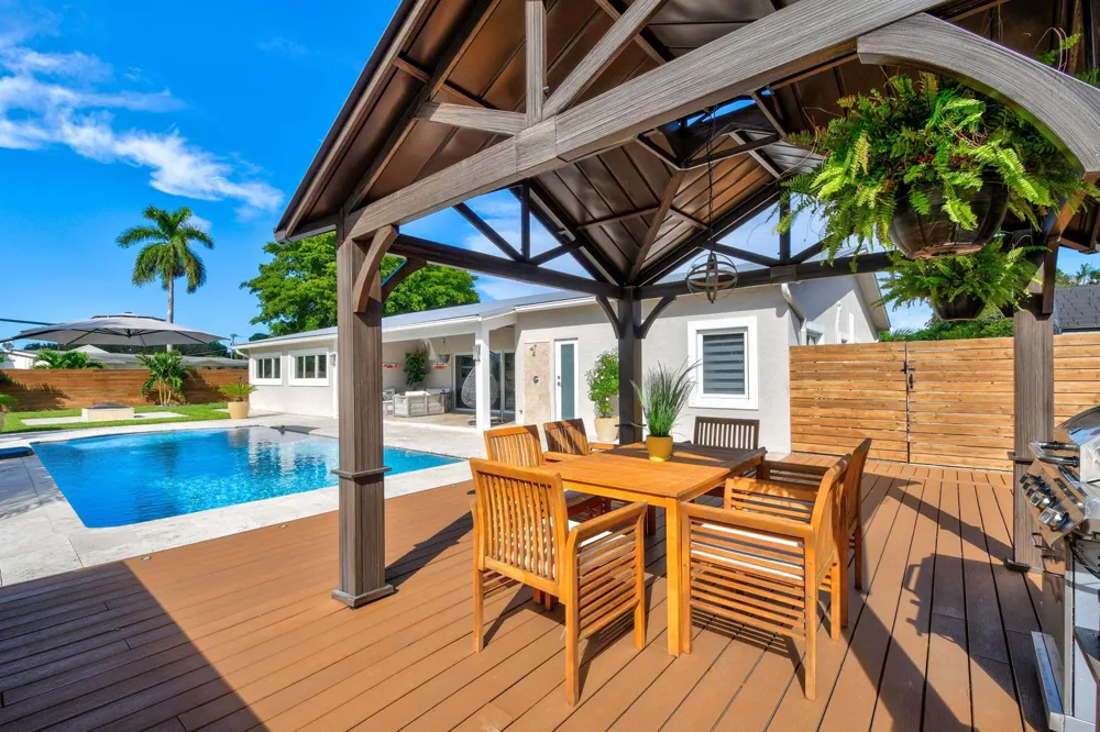 7101 W Lake Drive Lake Clarke Shores, FL 33406