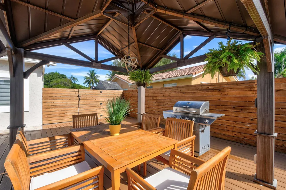 7101 W Lake Drive Lake Clarke Shores, FL 33406