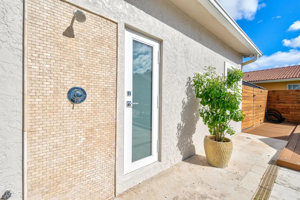 7101 W Lake Drive Lake Clarke Shores, FL 33406