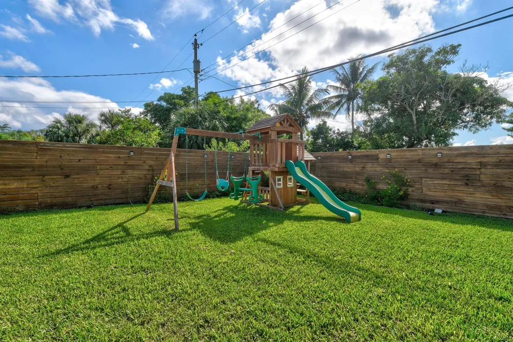 7101 W Lake Drive Lake Clarke Shores, FL 33406