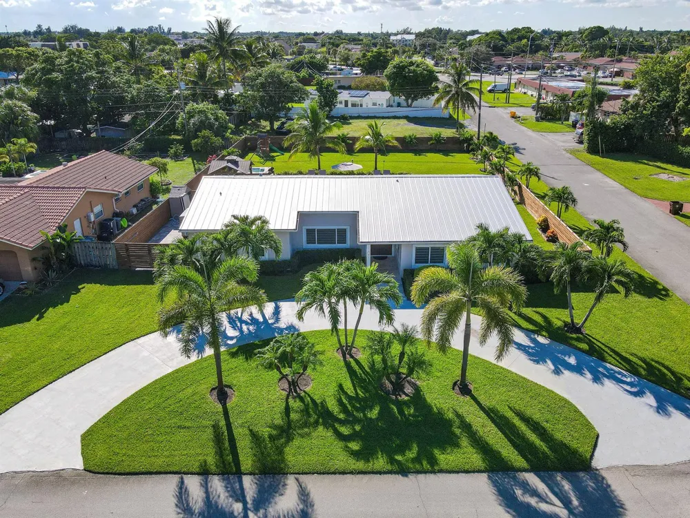 7101 W Lake Drive Lake Clarke Shores, FL 33406