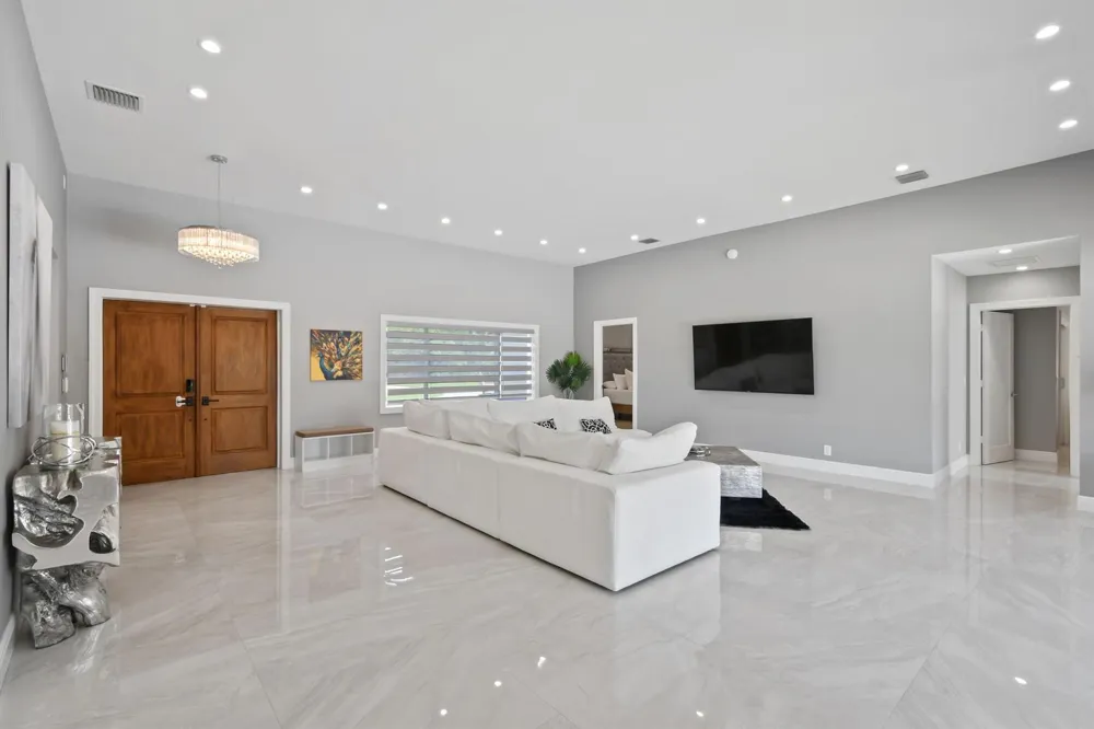 7101 W Lake Drive Lake Clarke Shores, FL 33406