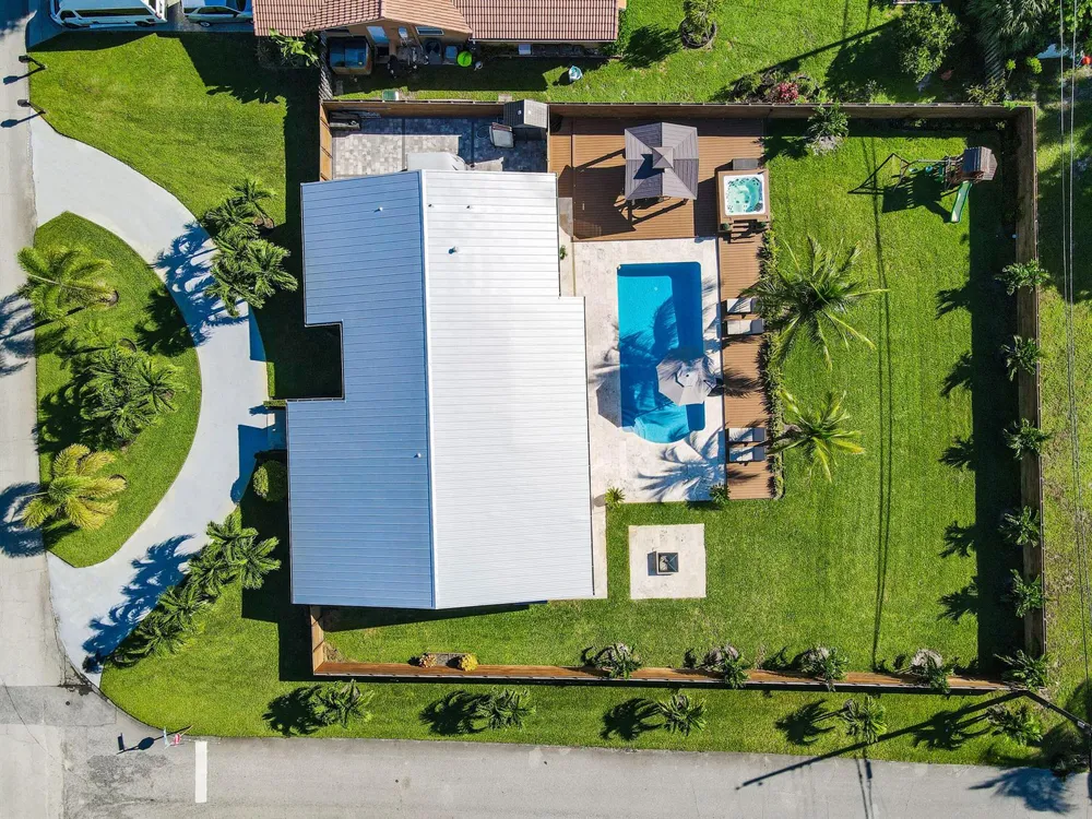 7101 W Lake Drive Lake Clarke Shores, FL 33406