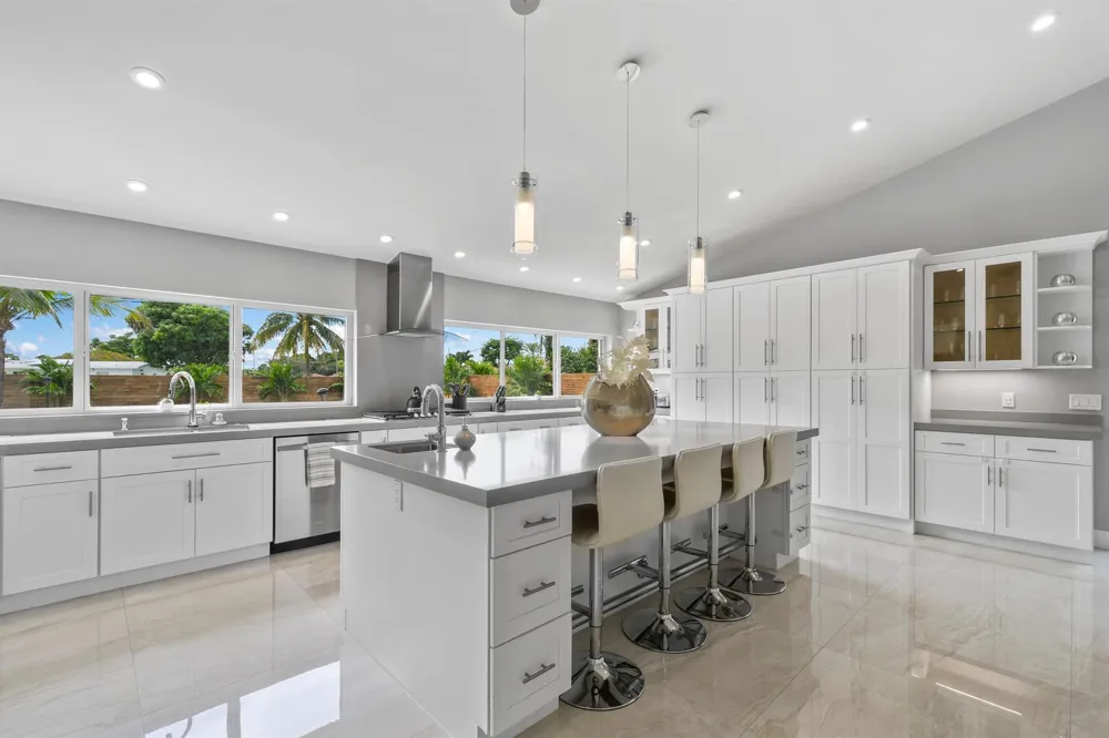 7101 W Lake Drive Lake Clarke Shores, FL 33406