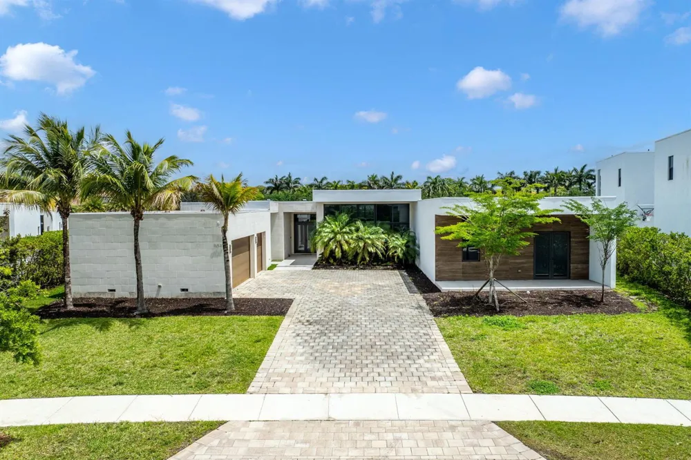 16539 Botaniko Dr Drive Weston, FL 33326