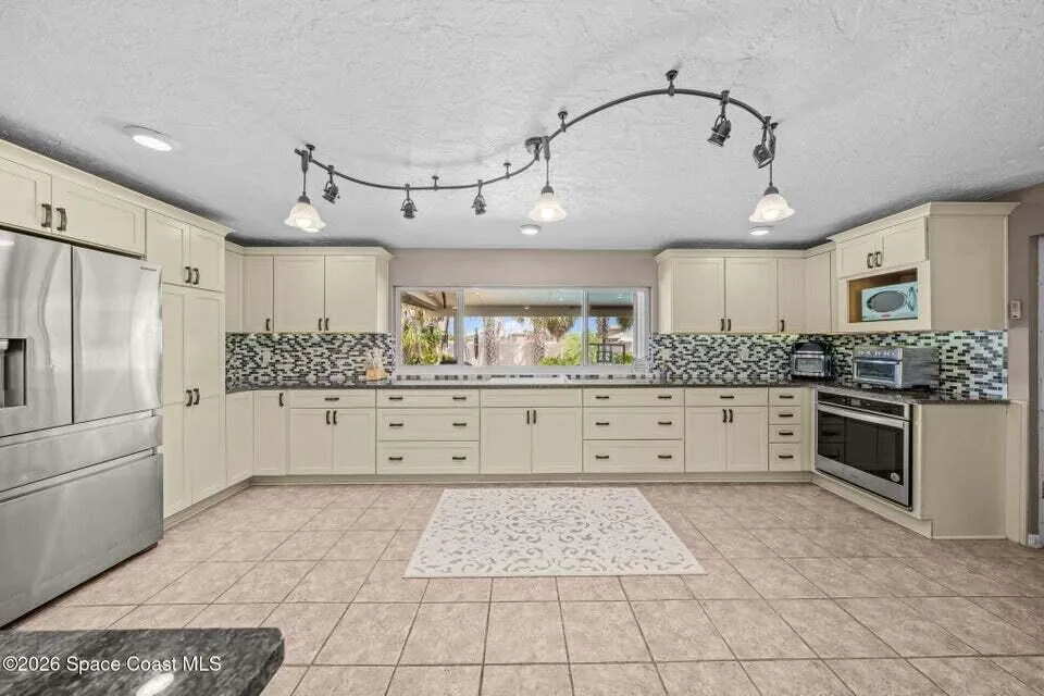 121 Algonquin Terrace Indian Harbour Beach, FL 32937