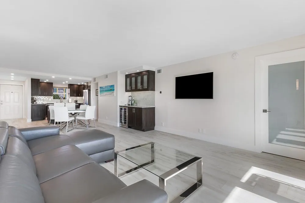 1160 Hillsboro Mile #305 Hillsboro Beach, FL 33062