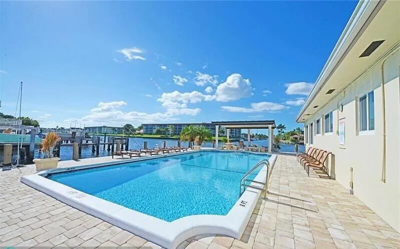 1160 Hillsboro Mile #305 Hillsboro Beach, FL 33062