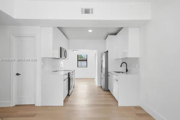 2520 NW 160th St Miami Gardens, FL 33054