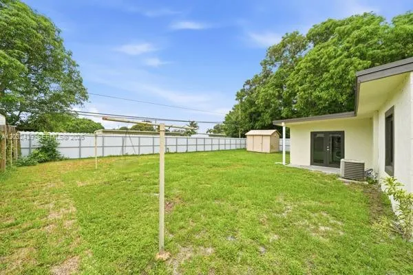 2520 NW 160th St Miami Gardens, FL 33054
