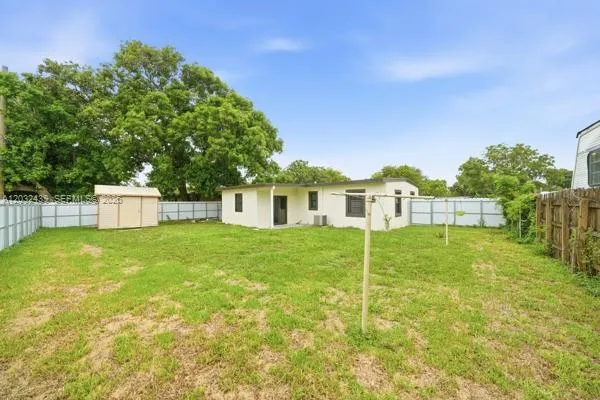 2520 NW 160th St Miami Gardens, FL 33054