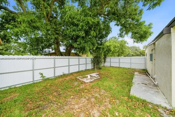 2520 NW 160th St Miami Gardens, FL 33054