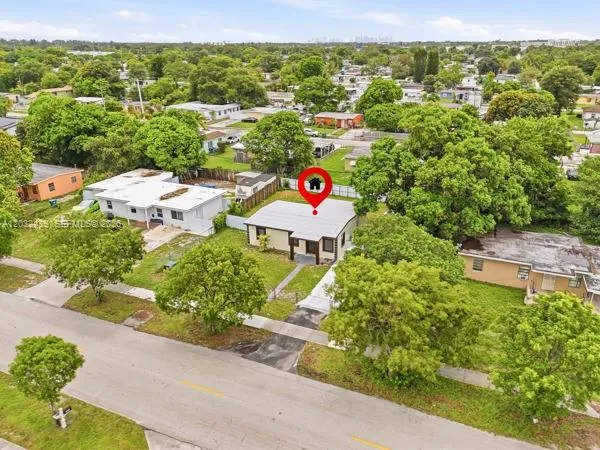 2520 NW 160th St Miami Gardens, FL 33054