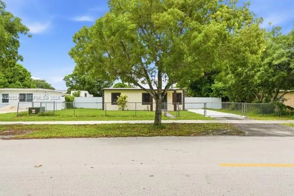 2520 NW 160th St Miami Gardens, FL 33054