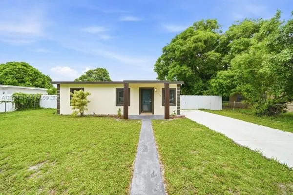 2520 NW 160th St Miami Gardens, FL 33054