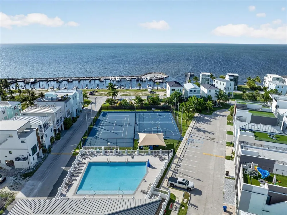 94825 OVERSEAS HIGHWAY #123 Key Largo, FL 33037