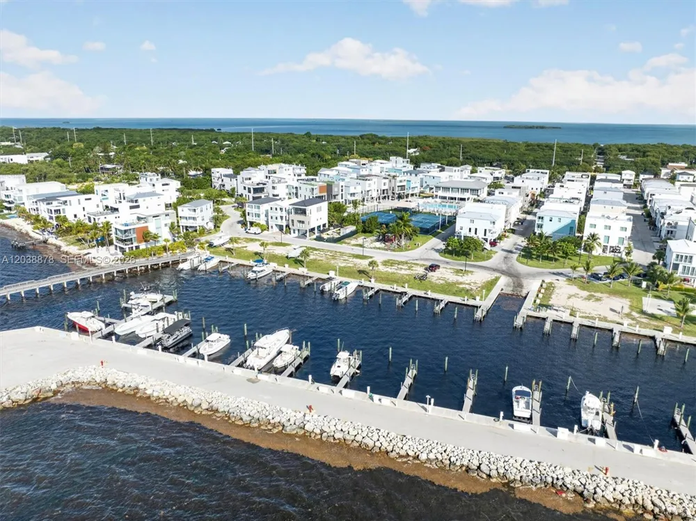 94825 OVERSEAS HIGHWAY #123 Key Largo, FL 33037