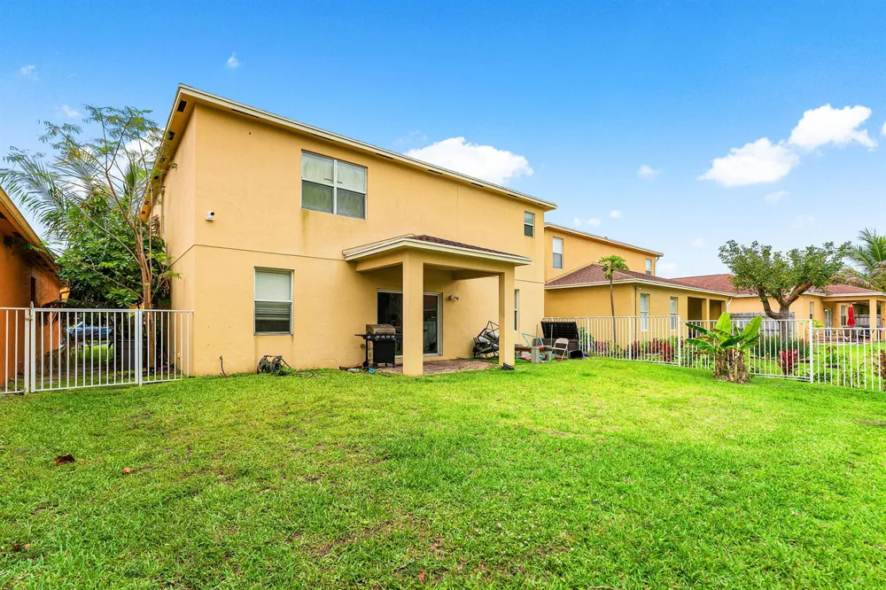 5827 Gypsum Place West Palm Beach, FL 33413