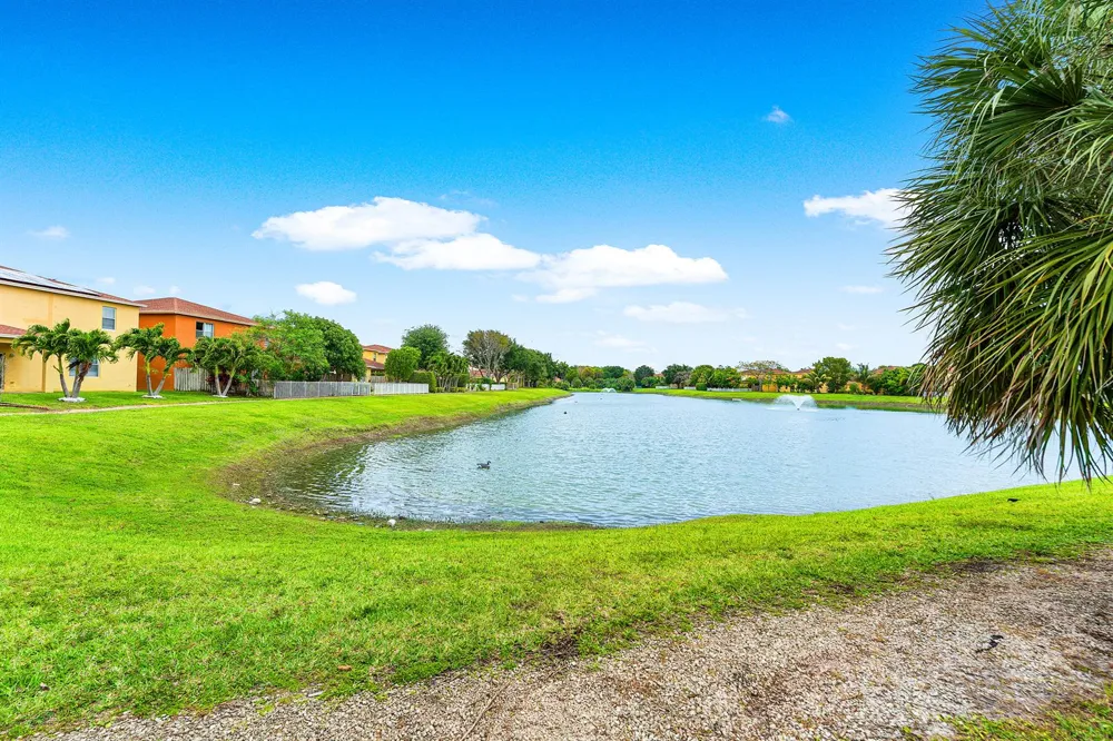 5827 Gypsum Place West Palm Beach, FL 33413