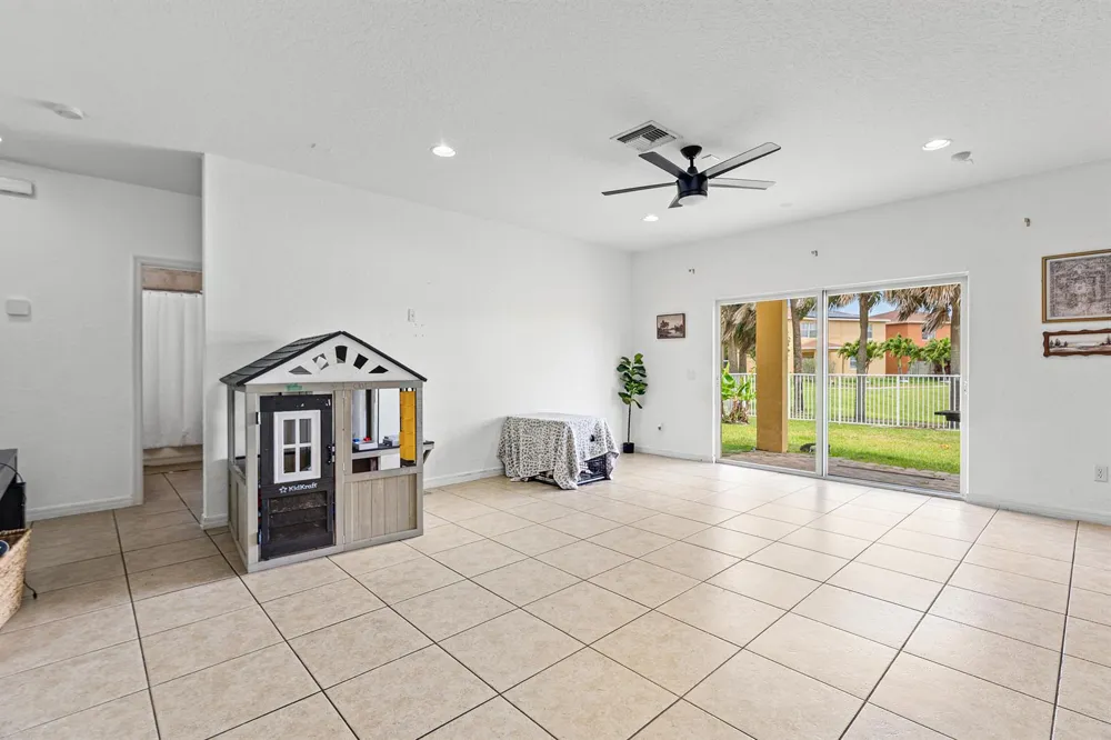 5827 Gypsum Place West Palm Beach, FL 33413