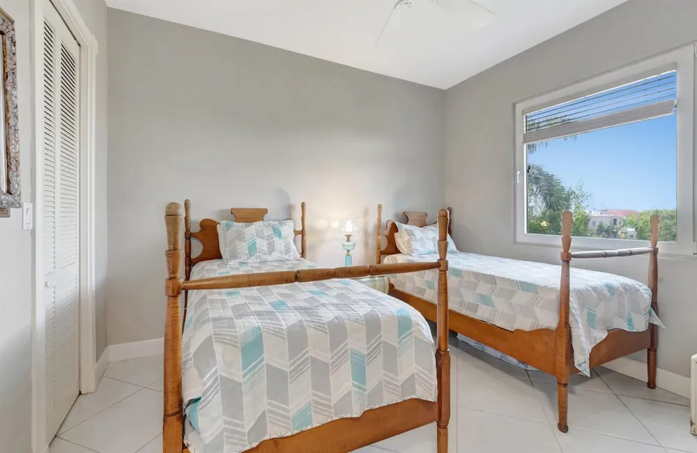 1776 Bay Drive Pompano Beach, FL 33062
