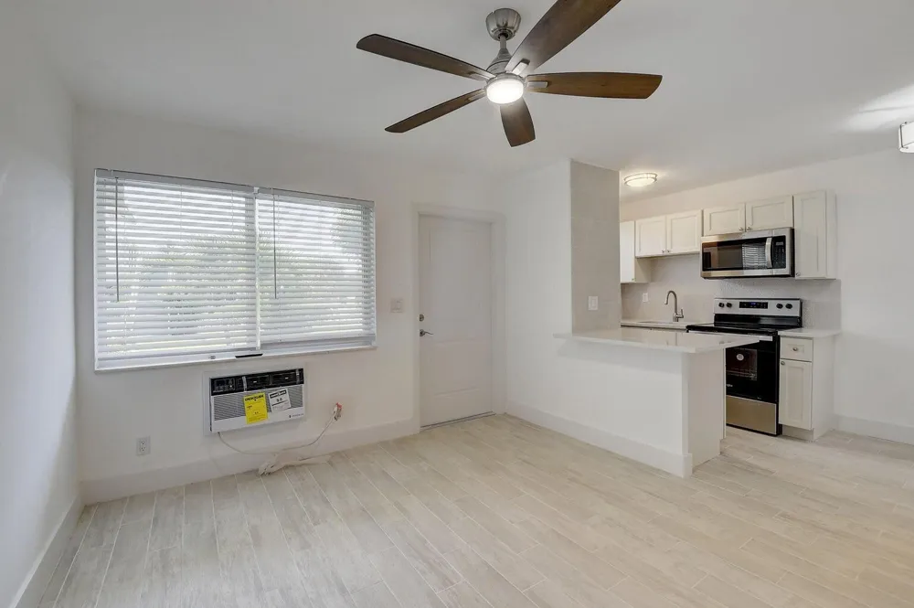 525 S Broadway Street #M Lantana, FL 33462