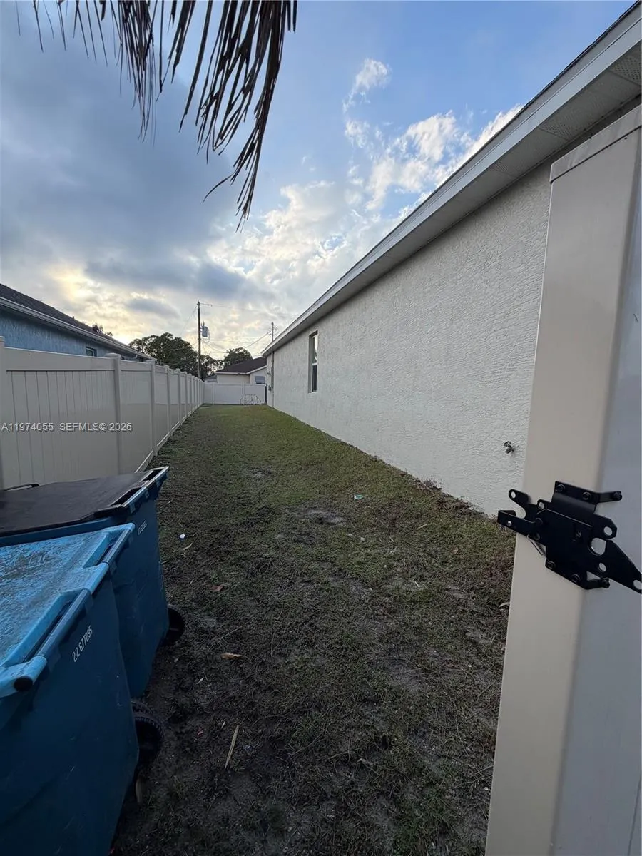 383 Hanford Road SW Palm Bay, FL 32809