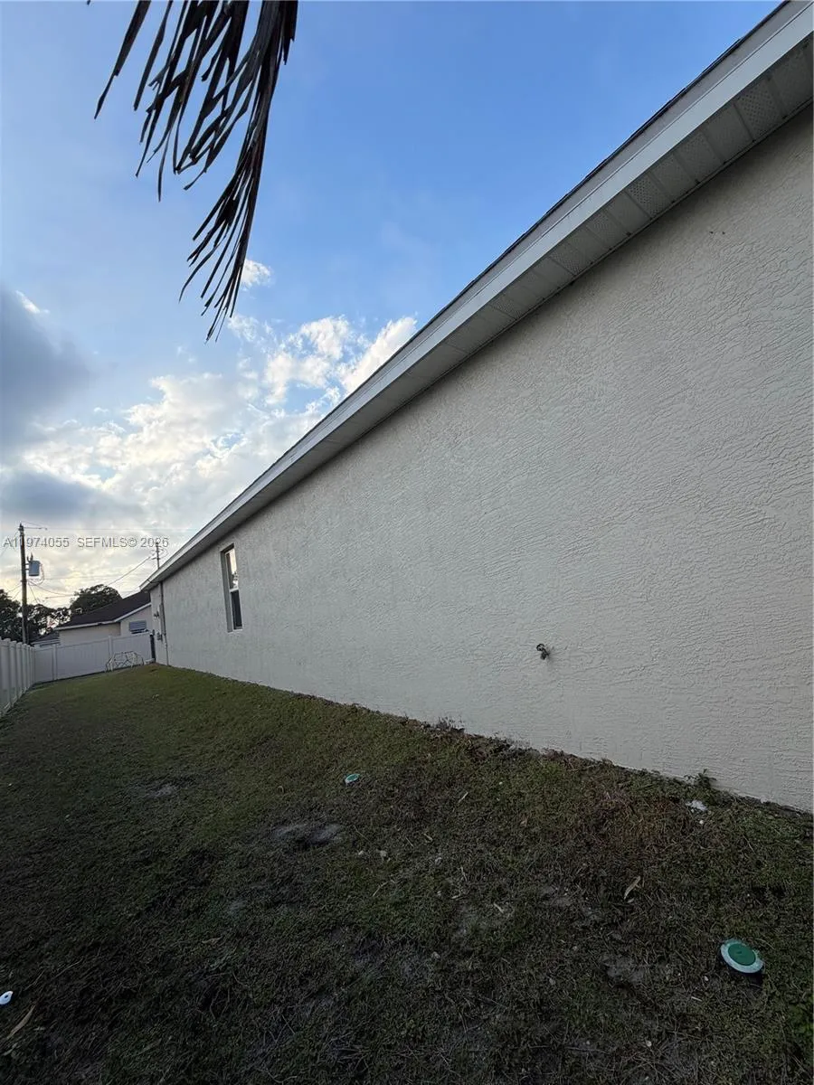 383 Hanford Road SW Palm Bay, FL 32809