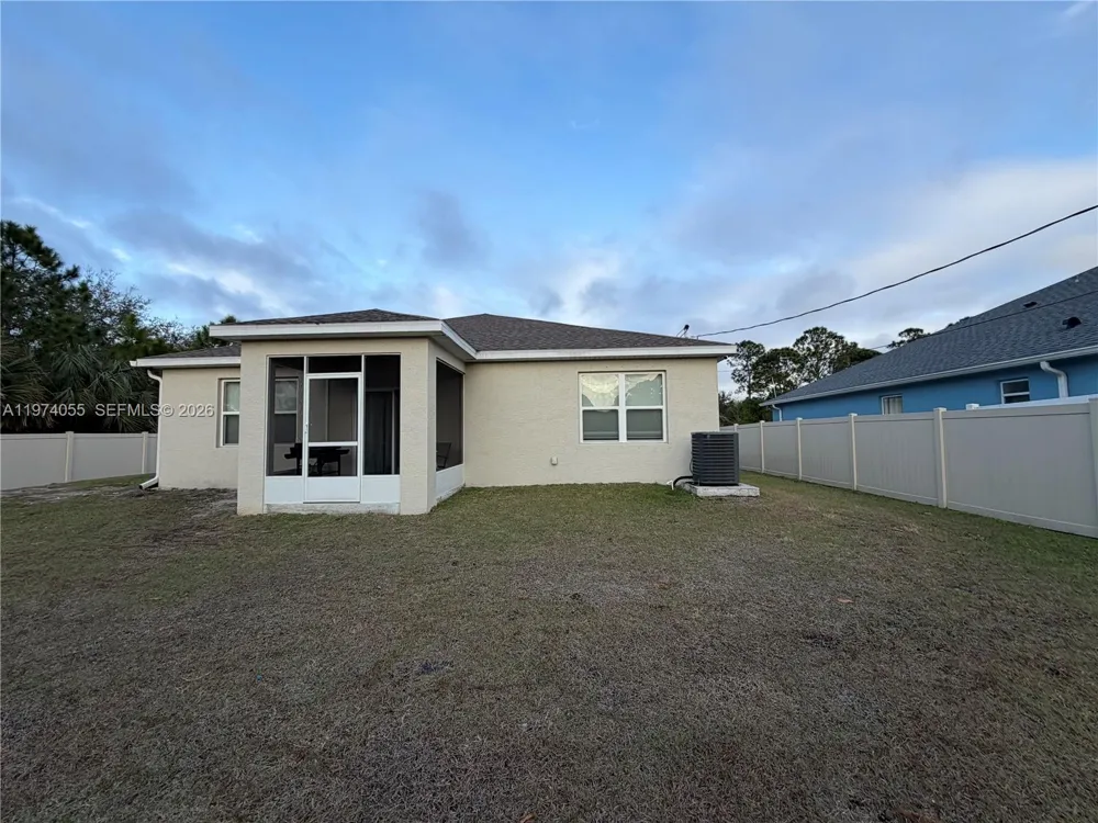 383 Hanford Road SW Palm Bay, FL 32809