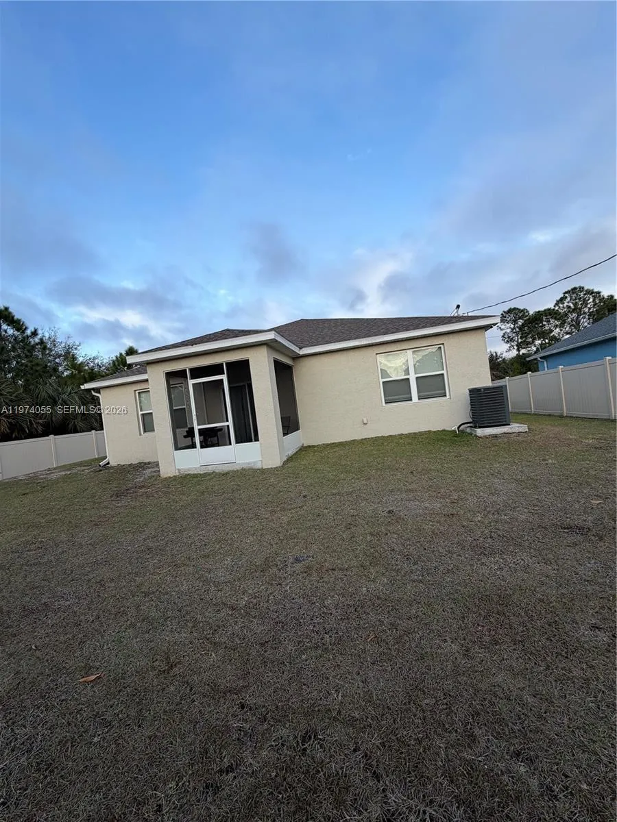 383 Hanford Road SW Palm Bay, FL 32809