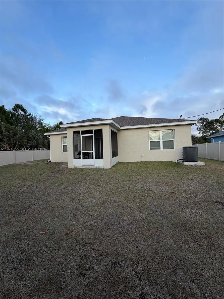 383 Hanford Road SW Palm Bay, FL 32809