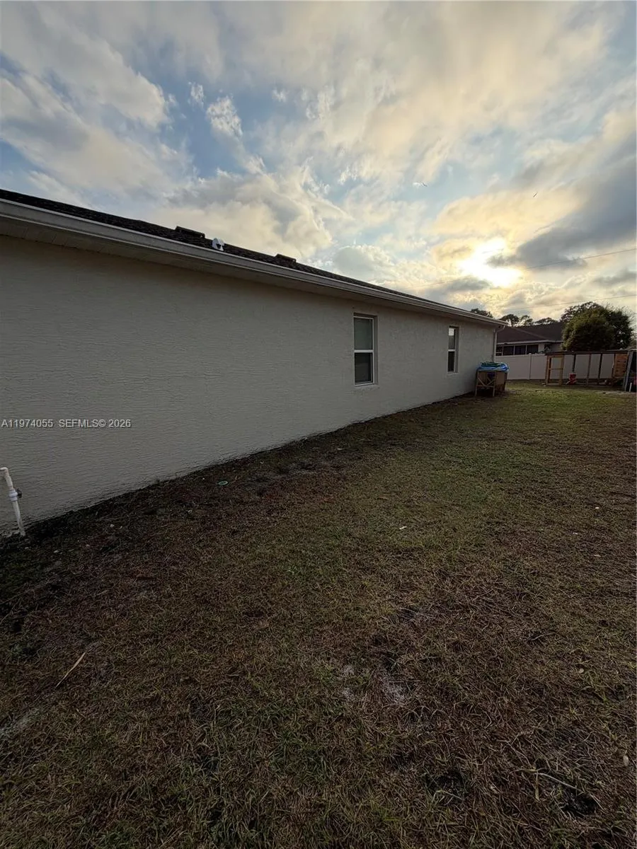 383 Hanford Road SW Palm Bay, FL 32809
