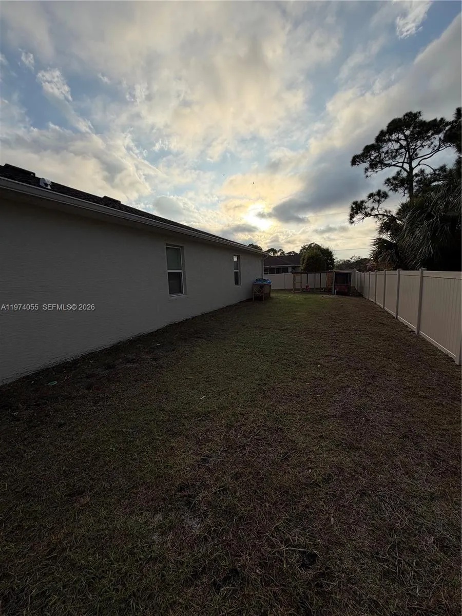 383 Hanford Road SW Palm Bay, FL 32809