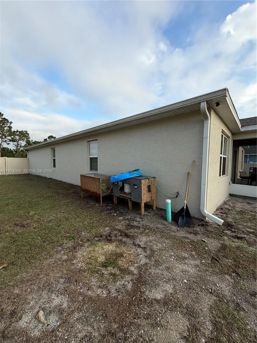 383 Hanford Road SW Palm Bay, FL 32809
