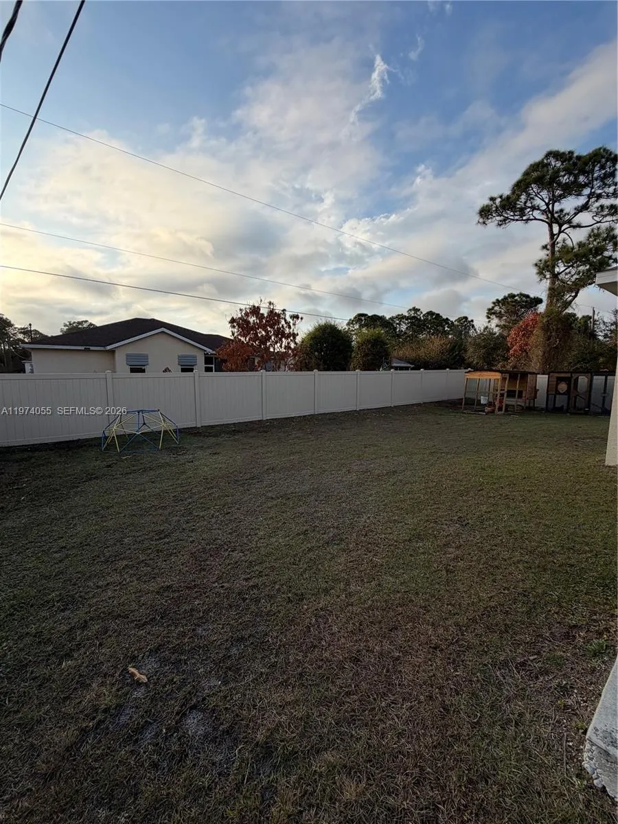 383 Hanford Road SW Palm Bay, FL 32809